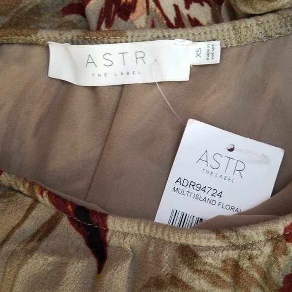 ASTR RUFFLE Marisol Dress - Picture 7 of 7